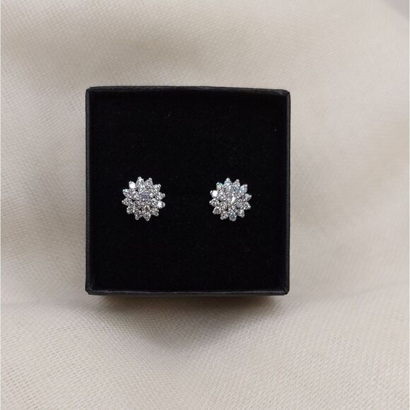 925 Sterling Silver Sparkling Flower Stud Earrings - Picture 10 of 13